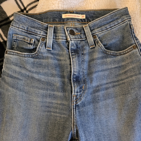 Levi's Classic Blue Jeans - Picture 4 of 13